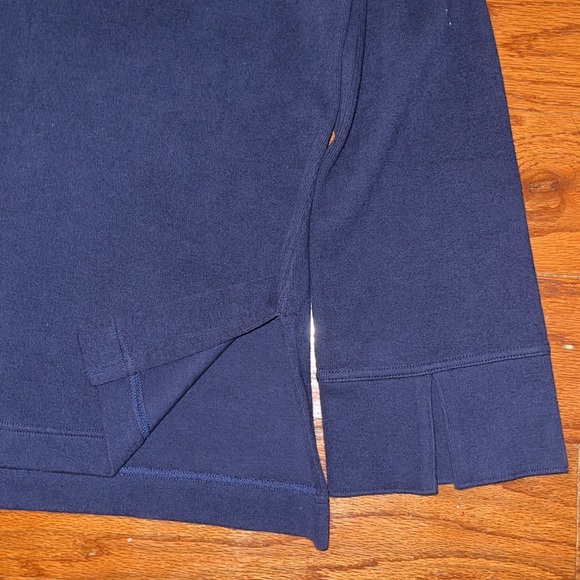 NWOT Tommy Bahama Woman’s Navy pullover v neck Belle sleeves slit sides Medium - Picture 3 of 6